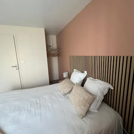 D'hotes Le Domaine De La Marniere Bed & Breakfast 2*